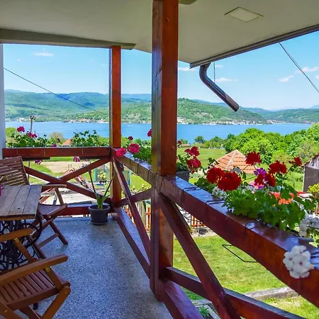 Casa Dafin Tekija - Kladovo アパート